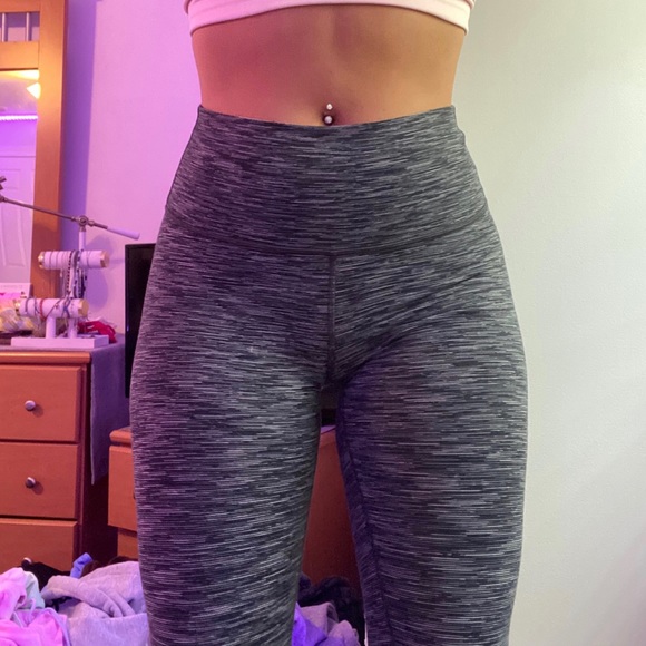 lulu lemon grey striped leggings - Picture 3 of 4